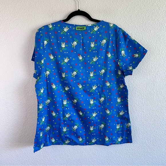 Crocs Medical Women’s Owl Print Scrub Top - Picture 4 of 9